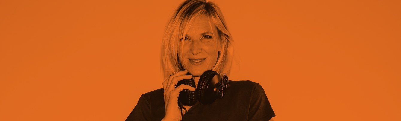 jo whiley 90s anthems photo